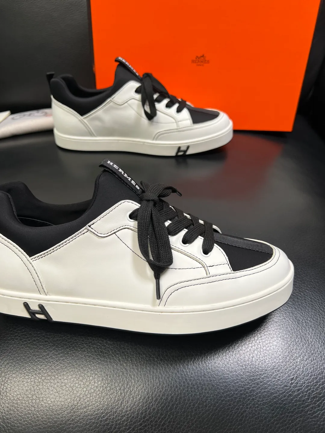 Men's shoes 💰700 Hermes High-quality top crafts Hermes counters are selling simultaneously with original factory configuration, original cowhide fabric imported from Italy, high-quality splicing technology, fully imported water-dyed cowhide lining, soles: original soles specially provided by the original factory are super comfortable, original factory and single goods are welcome to compare, code number 38-44 (customized 45)